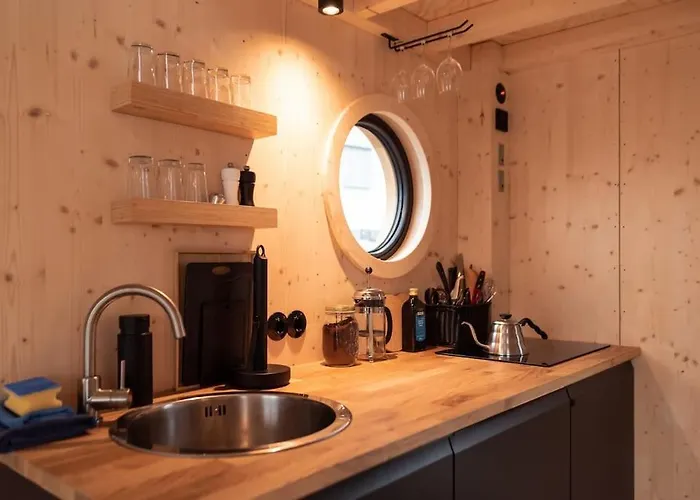 Dein Hausboot Off Fuer Deine Auszeit In Botel *
