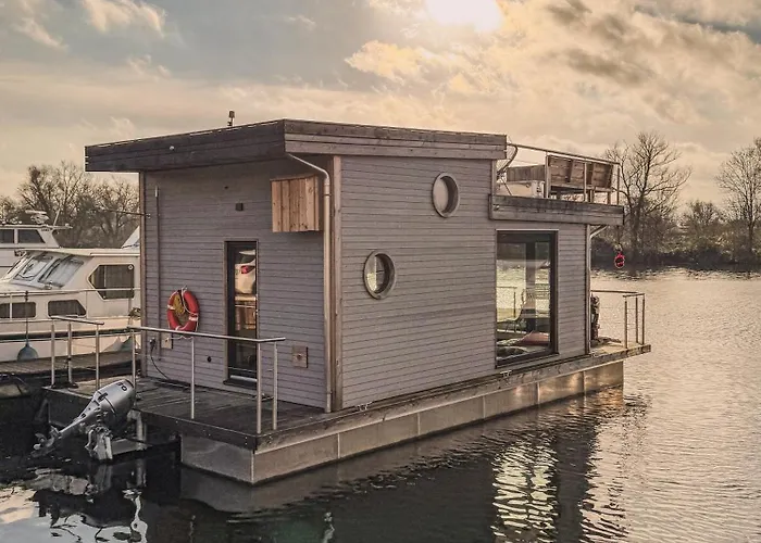 Dein Hausboot Off Fuer Deine Auszeit In Hamburgo
